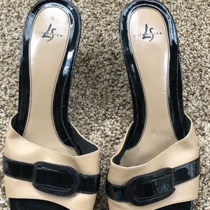 Size 10 life stride LS - Black and Tan small heel